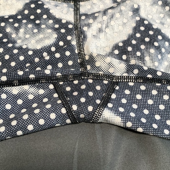 Lululemon Wunder Under Crop II - Picture 8 of 13